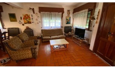 HERMOSA CASA CON MUY LINDO JARDIN