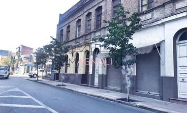 Local Comercial en Venta en una cuadra de 10 de Julio