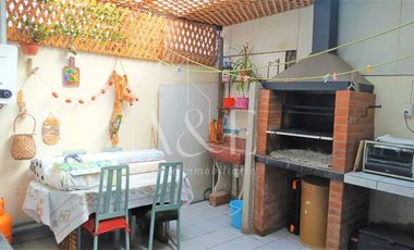 Casa en Venta en Entre Av. José Joaquín Pérez con Av. La Estrella