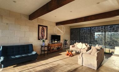 CASA EN RENTA CERCA DE AVANDARO Y ACATITLAN