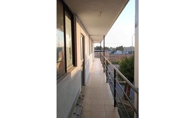 Se vende salón de fiestas en avenida transitada, local y 6 departamentos