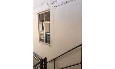 Se vende salón de fiestas en avenida transitada, local y 6 departamentos