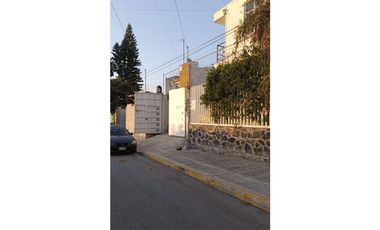Se vende salón de fiestas en avenida transitada, local y 6 departamentos
