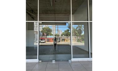 ALQUILER LOCAL AMPLIO ORILLA DE CALLE PARQUE LEFEVRE AVE PRINCIPAL