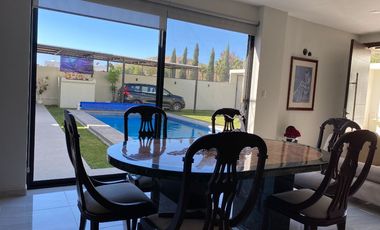 Casa en venta en Atlixco, a unos metros de la Aldea con alberca y 4 recámaras