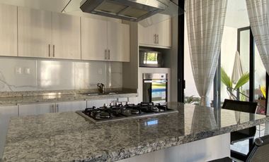 Casa en venta en Atlixco, a unos metros de la Aldea con alberca y 4 recámaras