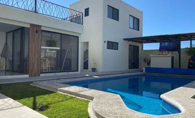 Casa en venta en Atlixco, a unos metros de la Aldea con alberca y 4 recámaras