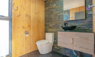 Parcela con casa nueva vista directa al mar en primera linea