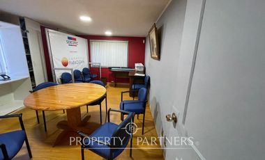 Se vende gran oficina en  sector Av Alemania