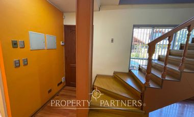 Se vende gran oficina en  sector Av Alemania