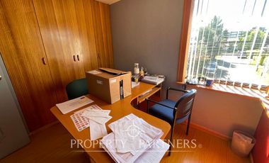 Se vende gran oficina en  sector Av Alemania