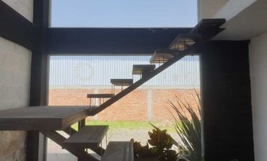 Renta de Terreno con Oficinas en el boulevard Hermanos Serdán...