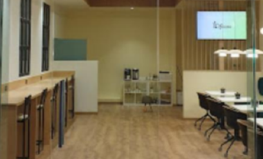 Local Comercial en Arriendo en Camino el Alba con Av. La Plaza