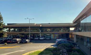 Local Comercial en Arriendo en Camino el Alba con Av. La Plaza