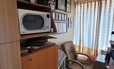 VENDO DEPTO EN PLENO CENTRO IDEAL PARA REMODELACIÓN.