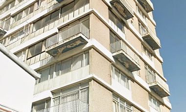 VENDO DEPTO EN PLENO CENTRO IDEAL PARA REMODELACIÓN.