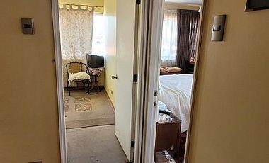 VENDO DEPTO EN PLENO CENTRO IDEAL PARA REMODELACIÓN.