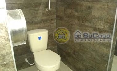 Excelente local en pasaje comercial