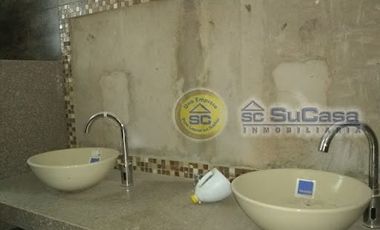 Excelente local en pasaje comercial