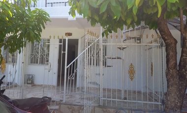 Casa en venta de Dos pisos con Apartamentos independientes