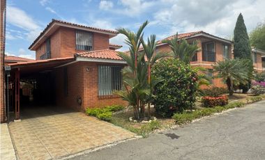 Se vende casa en Hacienda el castillo