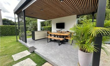 Casa campestre amoblada en venta sector Avenida Centenario