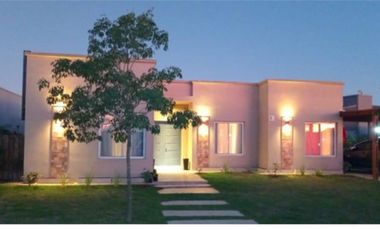 Casa en  alquiler temporal San Ramiro Pilar del este | VCO Propiedades