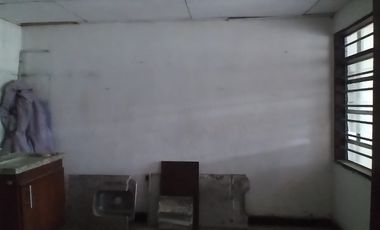 casa comercial muy amplia con excelente ubicación