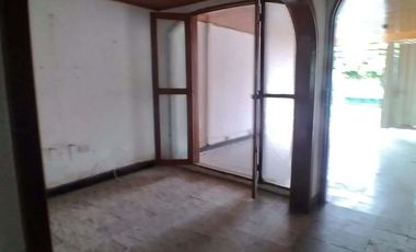 casa comercial muy amplia con excelente ubicación