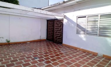 casa comercial muy amplia con excelente ubicación