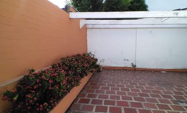casa comercial muy amplia con excelente ubicación