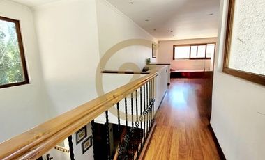 CASA CONDOMINIO, 4 DORM. SUITE, SERV, MARÍA MONVEL