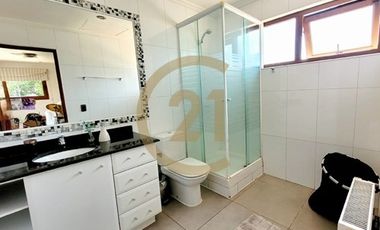 CASA CONDOMINIO, 4 DORM. SUITE, SERV, MARÍA MONVEL