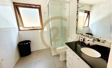 CASA CONDOMINIO, 4 DORM. SUITE, SERV, MARÍA MONVEL