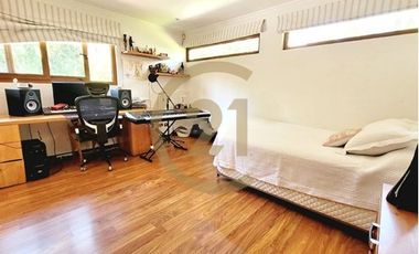 CASA CONDOMINIO, 4 DORM. SUITE, SERV, MARÍA MONVEL
