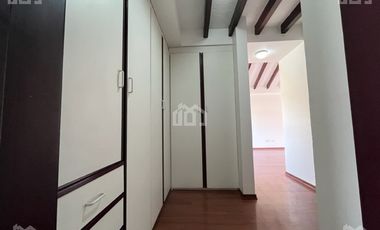 CASA DE RENTA EN CUMBAYÁ
