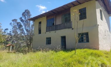 CASA Y TERRENO DE VENTA ZHIDMAD AZUAY