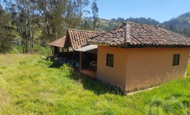 CASA Y TERRENO DE VENTA ZHIDMAD AZUAY