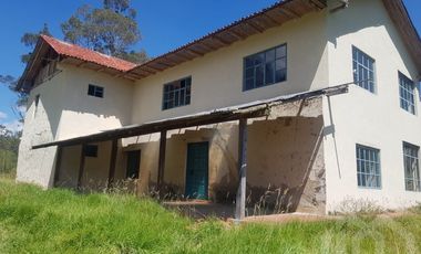 CASA Y TERRENO DE VENTA ZHIDMAD AZUAY