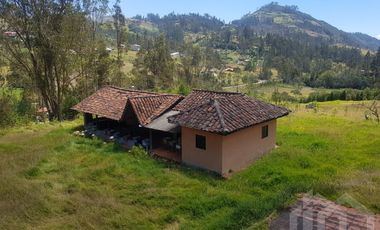 CASA Y TERRENO DE VENTA ZHIDMAD AZUAY