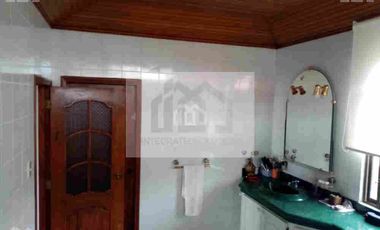 CASA EN EL CENTRO DE MANTA