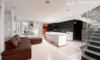 Oficina en Venta en Americo Vespucio con Recoleta