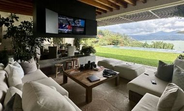 VALLE DE BRAVO, LA PEÑA,  VENTA CASA AMUEBLADA EN CONDOMINIO