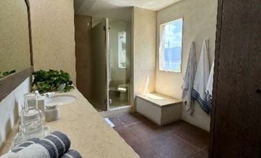 VALLE DE BRAVO, LA PEÑA,  VENTA CASA AMUEBLADA EN CONDOMINIO