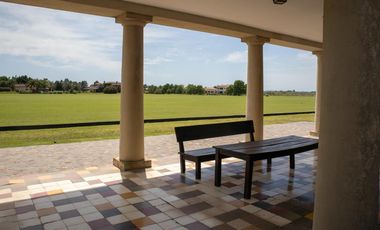 Amplio terreno en Santa María Polo Club
