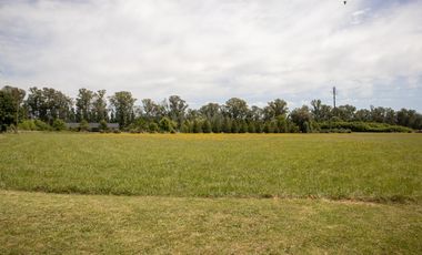 Amplio terreno en Santa María Polo Club