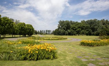 Amplio terreno en Santa María Polo Club