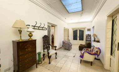 PH en venta - 4 Dormitorios 2 Baños - Cochera - 255Mts2 - La Plata