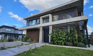 Casa en Círculo Hebreo