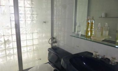 VENTA DE  AMPLIA CASA PARA USO COMERCIAL CON PERMISO 900M2 MBR